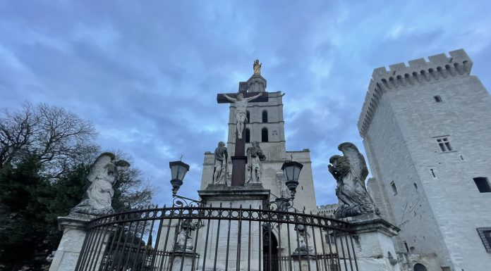 Cathédrale Notre-Dame-des-Doms d’Avignon : un joyau spirituel au cœur de la cité des papes